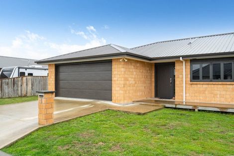 Photo of property in 1 Molesworth Street, Carterton, 5713