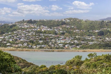 Photo of property in 124 Gloaming Hill, Titahi Bay, Porirua, 5022