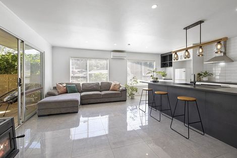 Photo of property in 1 Ross Place, Blagdon, New Plymouth, 4310