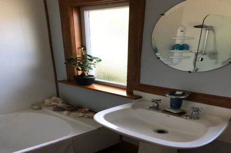 Photo of property in 54 Durham Street, Picton, 7220