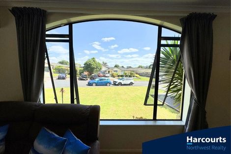 Photo of property in 20 Reybert Place, Massey, Auckland, 0614