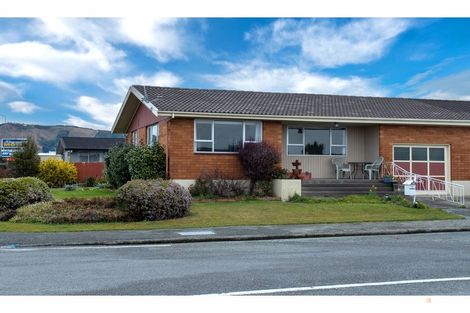 Photo of property in 1 Oxford Street, Waimate, 7924