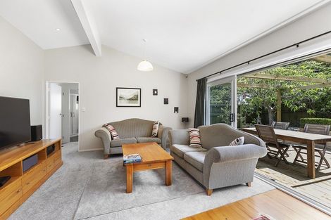 Photo of property in 11 John Witton Drive, Crofton Downs, Wellington, 6035