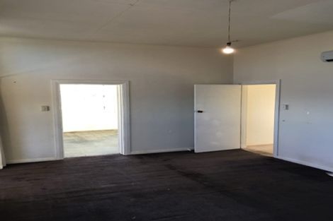 Photo of property in 16 Egmont Street, Castlecliff, Whanganui, 4501