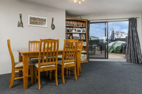 Photo of property in 45 Fleetwood Drive, Henderson, Auckland, 0612