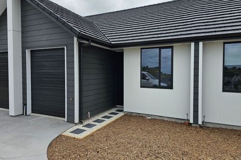 Photo of property in 13 Metoriti Crescent, Karaka, 2124