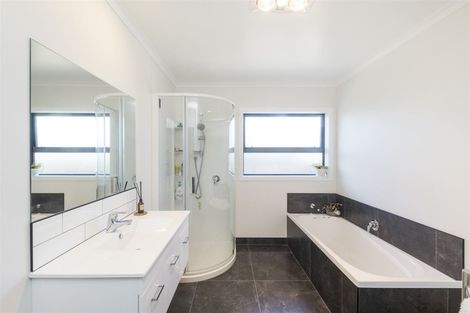 Photo of property in 8 Poplar Grove, Feilding, 4702