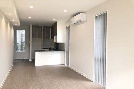 Photo of property in 4/21 Akoranga Drive, Northcote, Auckland, 0627