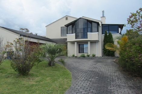 Photo of property in 8 Carrowmore, Pinehill, Auckland, 0632