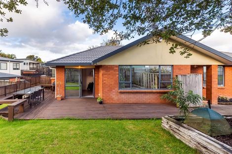 Photo of property in 39 Broadfield Street, Massey, Auckland, 0614