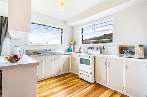 Photo of property in 53 Manhattan Heights, Glendene, Auckland, 0602