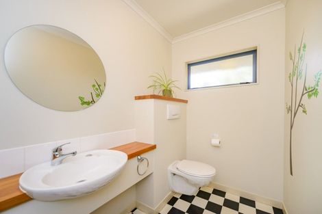 Photo of property in 100 Summerhill Drive, Fitzherbert, Palmerston North, 4410