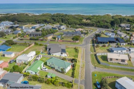 Photo of property in 12 Te Kiri Street, Himatangi Beach, Foxton, 4891