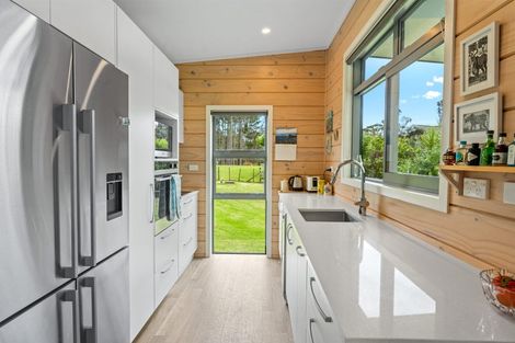 Photo of property in 842 South Head Road, South Head, Helensville, 0874