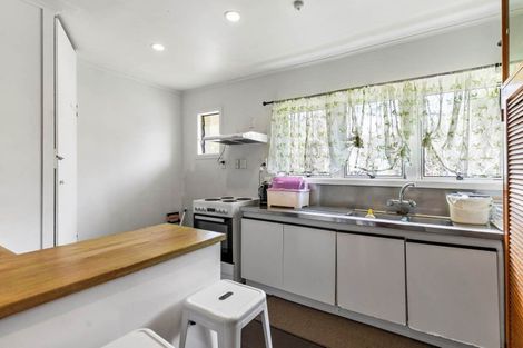 Photo of property in 2/13 Ocean View Road, Hillcrest, Auckland, 0627