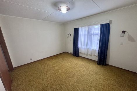 Photo of property in 33 Wellington Road, Wainuiomata, Lower Hutt, 5014