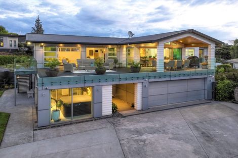 Photo of property in 163 Lake Crescent, Hamilton Lake, Hamilton, 3204