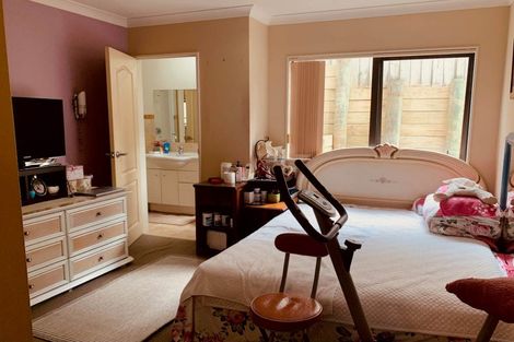 Photo of property in 2/890 East Coast Road, Northcross, Auckland, 0630