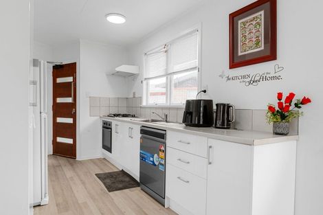 Photo of property in 104 Collins Road, Melville, Hamilton, 3206