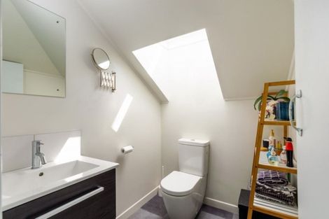 Photo of property in 17 Fowler Street, Northcote, Auckland, 0627