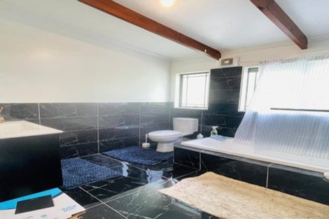 Photo of property in 108 Seaview Road, Glenfield, Auckland, 0629