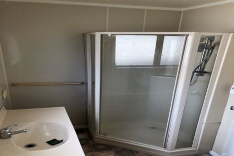 Photo of property in 1/68 College Road, Northcote, Auckland, 0627