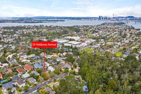 Photo of property in 24 Holdaway Avenue, Northcote, Auckland, 0627