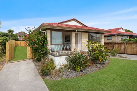 Photo of property in 2/39 Rapallo Place, Farm Cove, Auckland, 2012