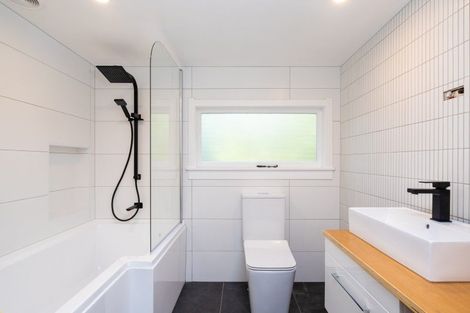 Photo of property in 2 Convent Road, Bluff Hill, Napier, 4110