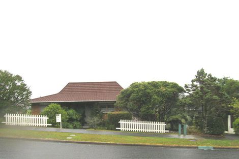 Photo of property in 52 Chelsea View Drive, Chatswood, Auckland, 0626