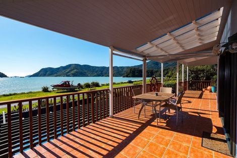 Photo of property in 27 The Parade, Okiwi Bay, French Pass, 7193