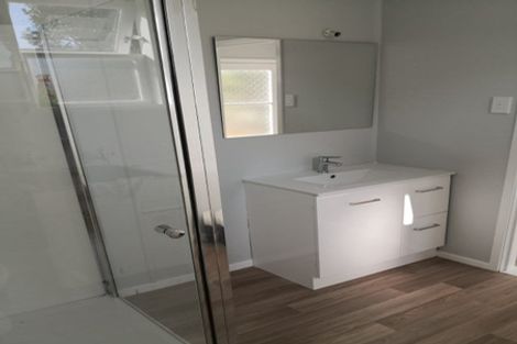 Photo of property in 20 The Esplanade, Eastern Beach, Auckland, 2012