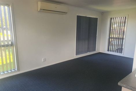 Photo of property in 24 Becker Drive, Weymouth, Auckland, 2103