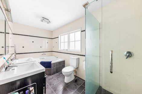 Photo of property in 2 King Richard Place, Browns Bay, Auckland, 0630