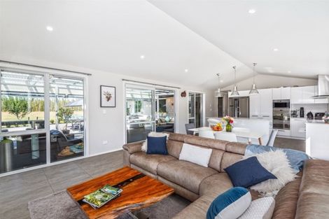 Photo of property in 773 Waitakere Road, Kumeu, 0891