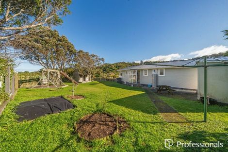 Photo of property in 5 Holly Grove, Maungaraki, Lower Hutt, 5010