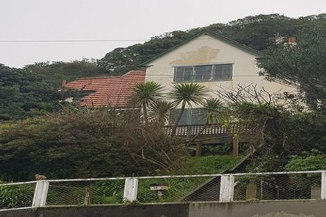Photo of property in 44 Queens Drive, Lyall Bay, Wellington, 6022