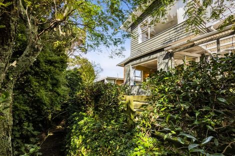 Photo of property in 8 Longview Drive, Merrilands, New Plymouth, 4312