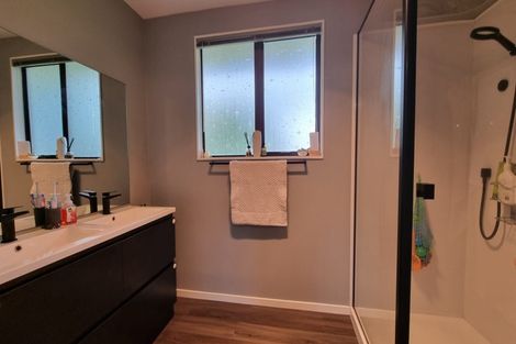 Photo of property in 4 Crown Hill, Titahi Bay, Porirua, 5022