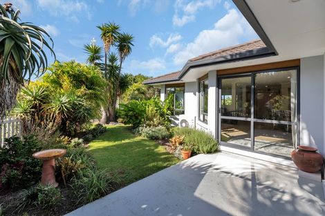 Photo of property in 55 Pyle Road West, One Tree Point, 0118