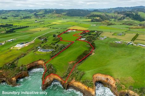 Photo of property in 43 Carrs Road, Urenui, 4377