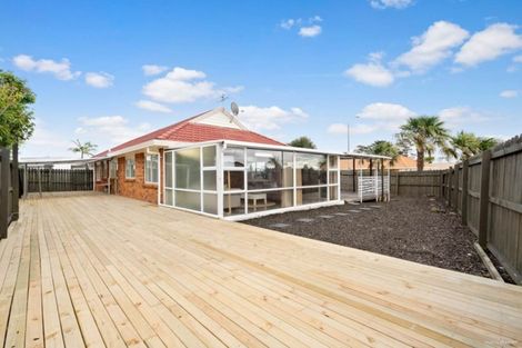 Photo of property in 2 Tullis Place, Burswood, Auckland, 2013