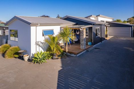 Photo of property in 3 Kamahi Street, Castlecliff, Whanganui, 4501