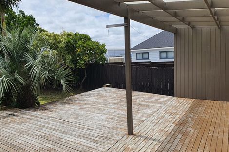 Photo of property in 27 Pahi Place, West Harbour, Auckland, 0618