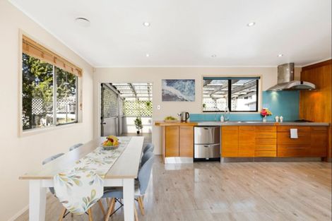 Photo of property in 2 Regatta Road, Torbay, Auckland, 0630