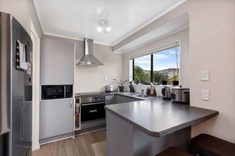 Photo of property in 2/15 Eulogy Place, Randwick Park, Auckland, 2105