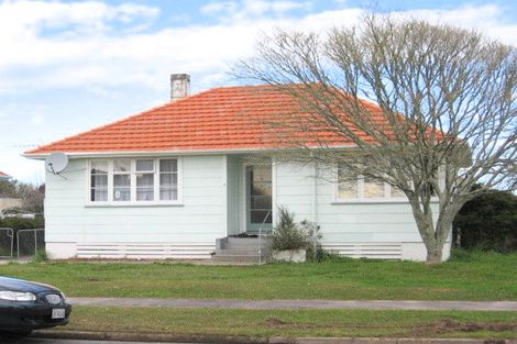 Photo of property in 8 Douglas Crescent, Fairfield, Hamilton, 3214