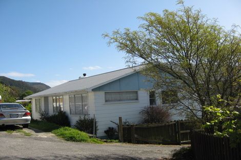 Photo of property in 75 Milton Terrace, Picton, 7220