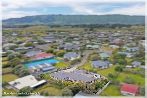 Photo of property in 14 Adrian Grove, Waikanae Beach, Waikanae, 5036