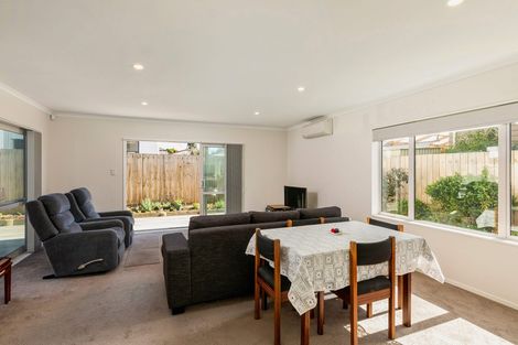 Photo of property in 6 Papahou Lane, Papatoetoe, Auckland, 2025